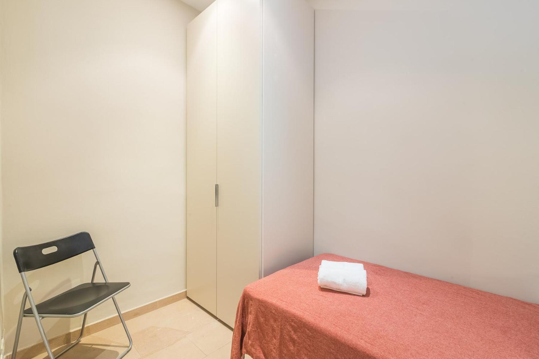 My Space Barcelona - Spacious And Modern Apartment Near The Hospital Clinic Bagian luar foto