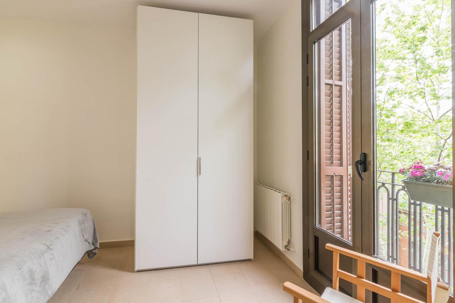 My Space Barcelona - Spacious And Modern Apartment Near The Hospital Clinic Bagian luar foto